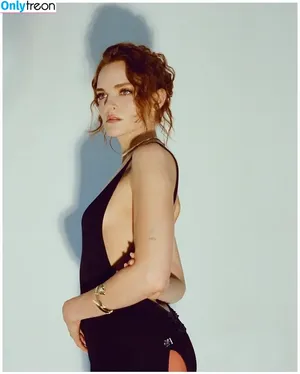 Madeline Brewer / madbrew nude photo #0143