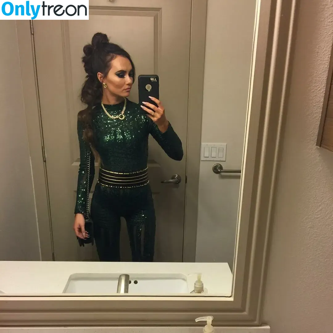 Madeline Carroll голая photo #0018 (dennyboii / madscarroll2)