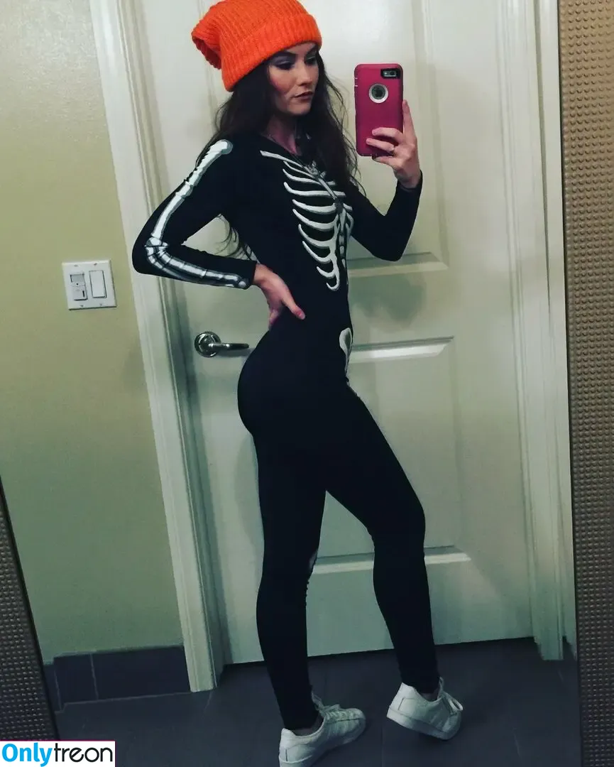 Madeline Carroll голая photo #0020 (dennyboii / madscarroll2)