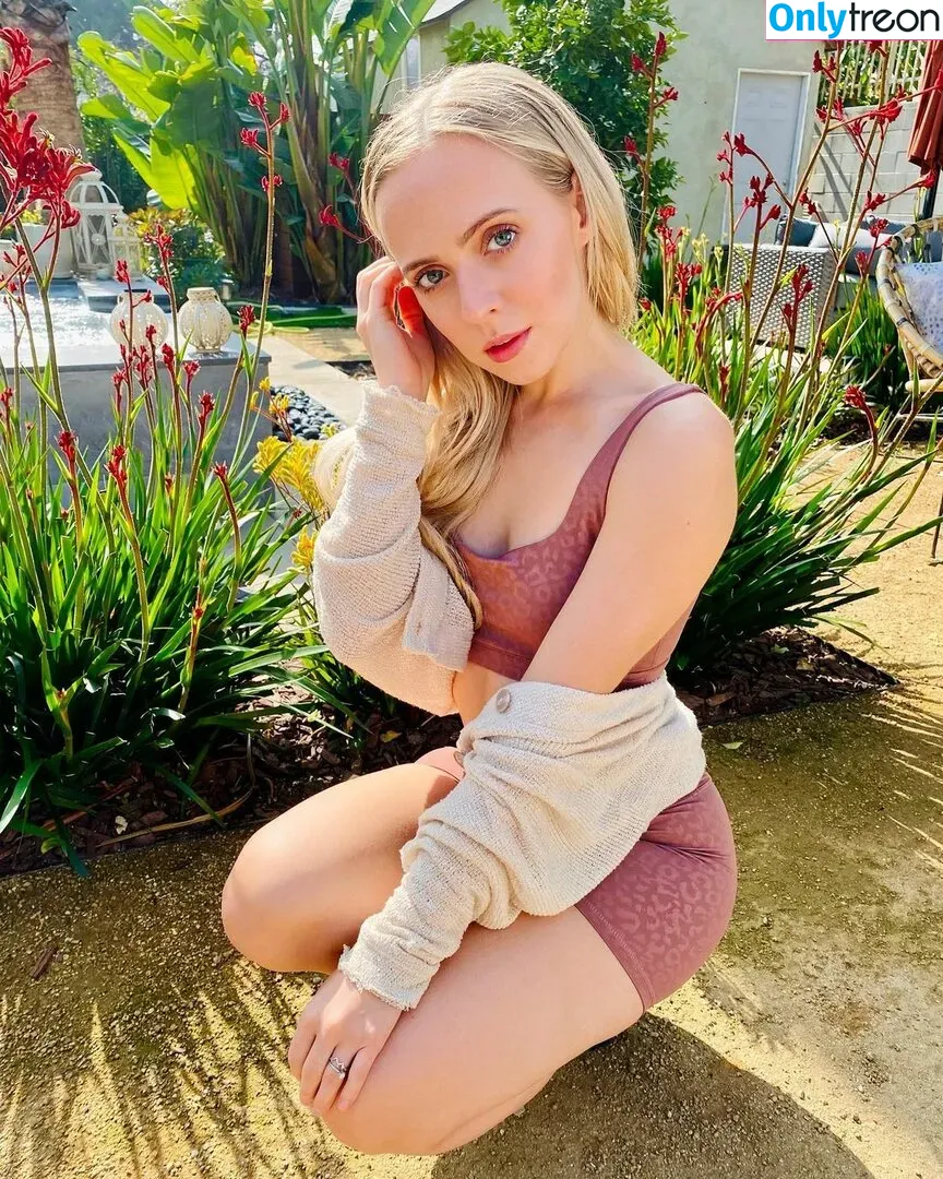 Madilyn Bailey nude photo #0003 (madilynbailey)