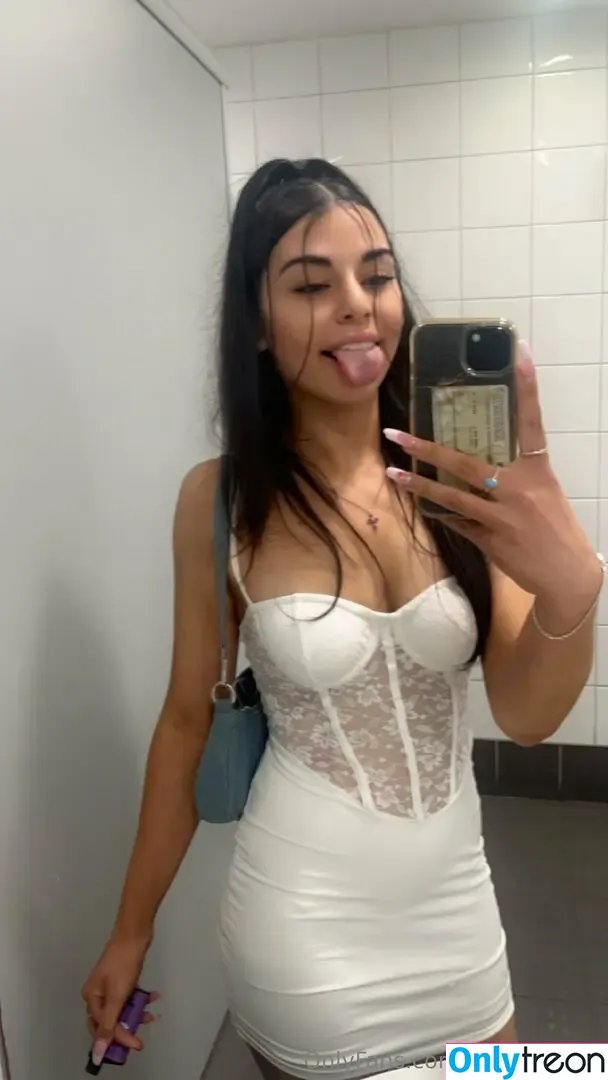 madiprivate nude photo #0051 (madialclosse)