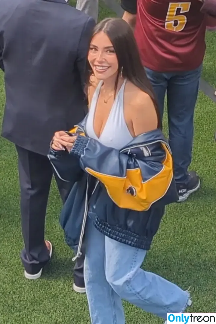 Madison Beer голая photo #0725 (madisonbeer)