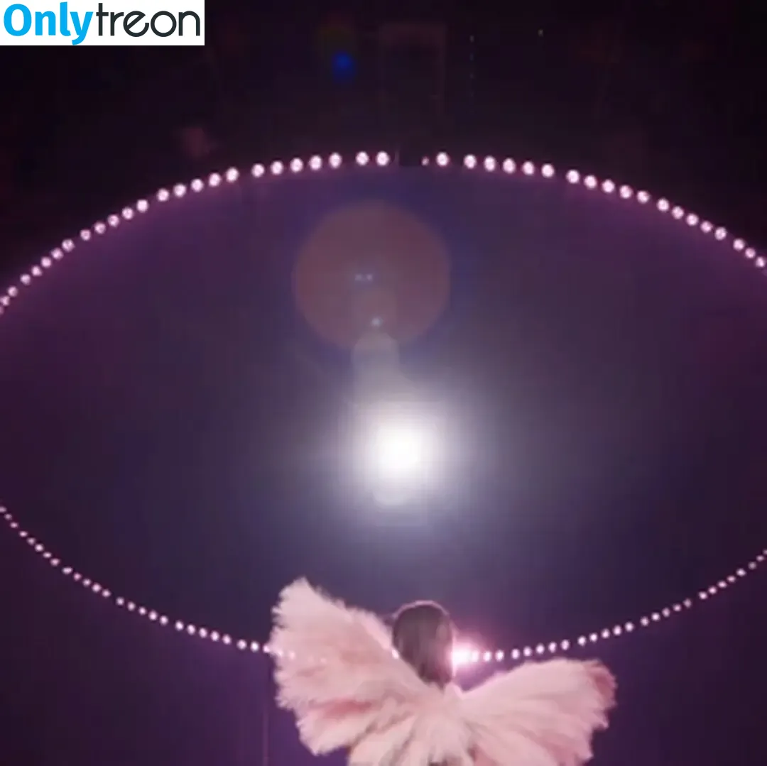 Madison Beer голая photo #0751 (madisonbeer)