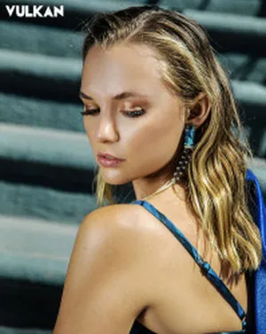 Madison Iseman / Jumanji / itsmsmadi / madisoniseman фото голая #0015