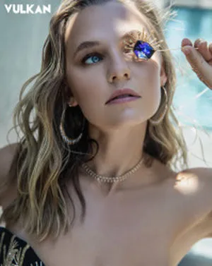 Madison Iseman / Jumanji / itsmsmadi / madisoniseman фото голая #0034