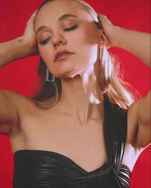Madison Iseman / Jumanji / itsmsmadi / madisoniseman фото голая #0076