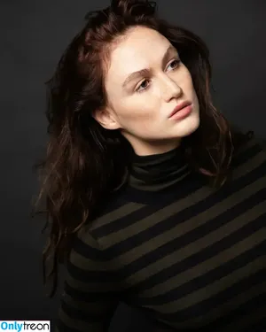 Madison Lintz / madisonlintz nude photo #0211