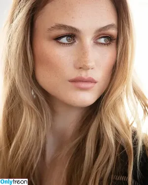 Madison Lintz / madisonlintz nude photo #0213