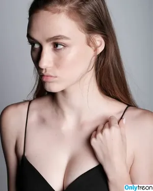 Madison Lintz / madisonlintz nude photo #0216