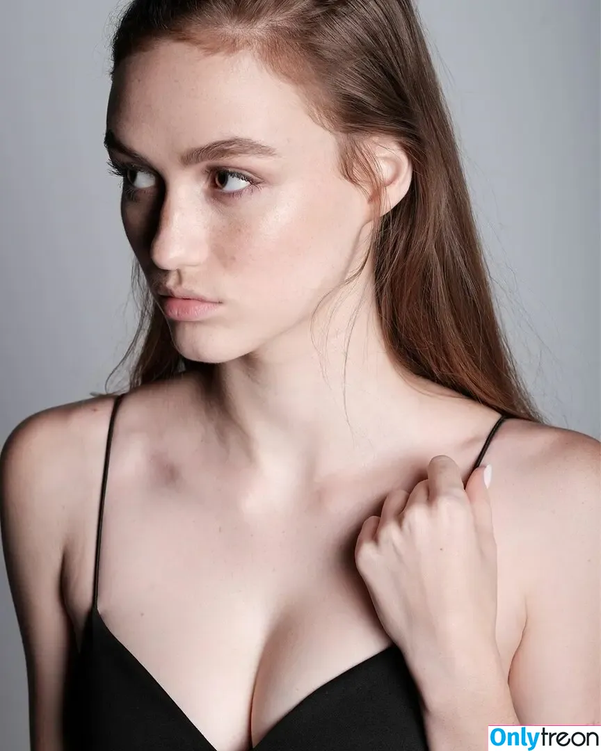 Madison Lintz nude photo #0216 (madisonlintz)