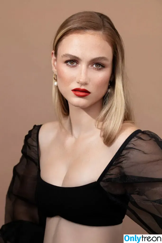 Madison Lintz nude photo #0229 (madisonlintz)