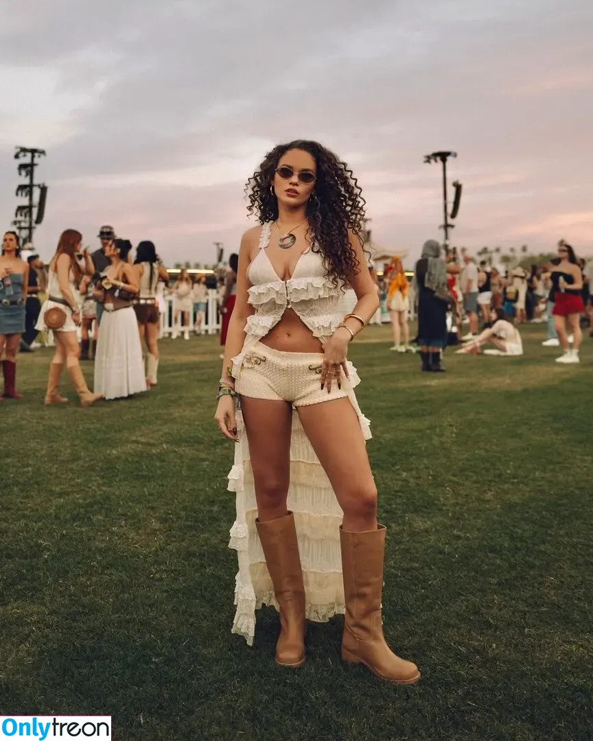Madison Pettis nude photo #1014 (madisonpettis)