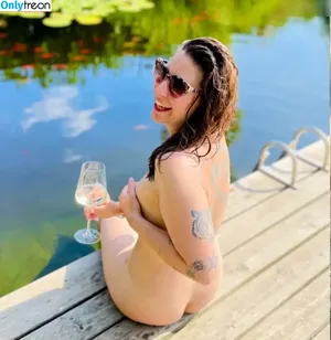  nude photo #0001