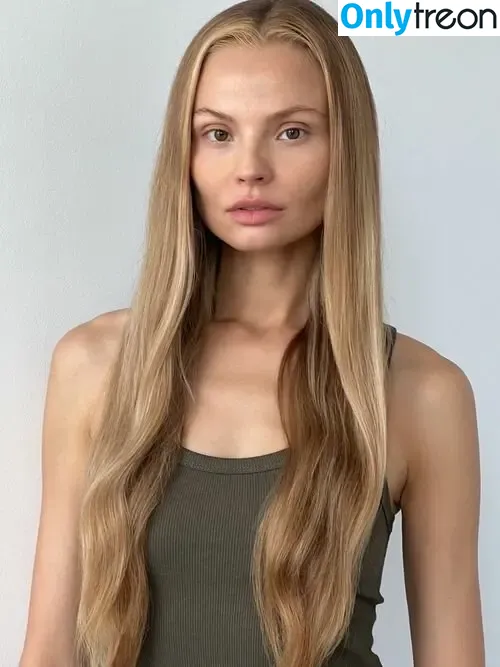 Magdalena Frackowiak nude photo #0001 (magdalenasbitches)