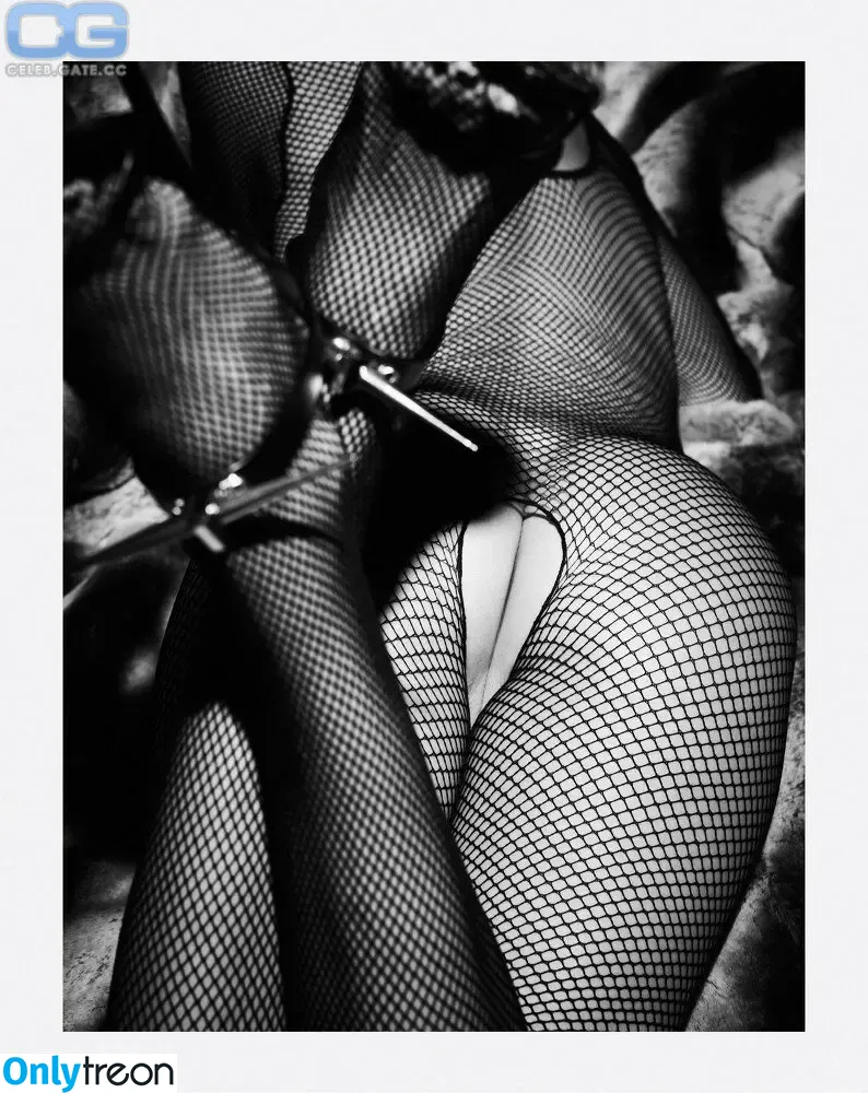 Magdalena Frackowiak голая photo #0044 (magdalenasbitches)