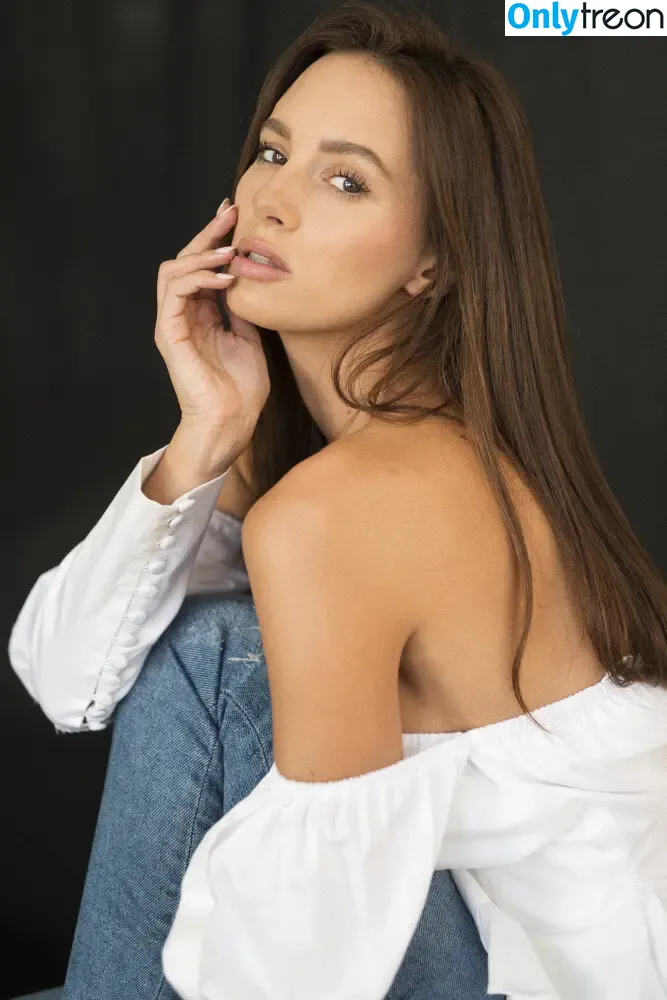 Magdalena Perlińska голая photo #0012 (magdalenaperlinska_)