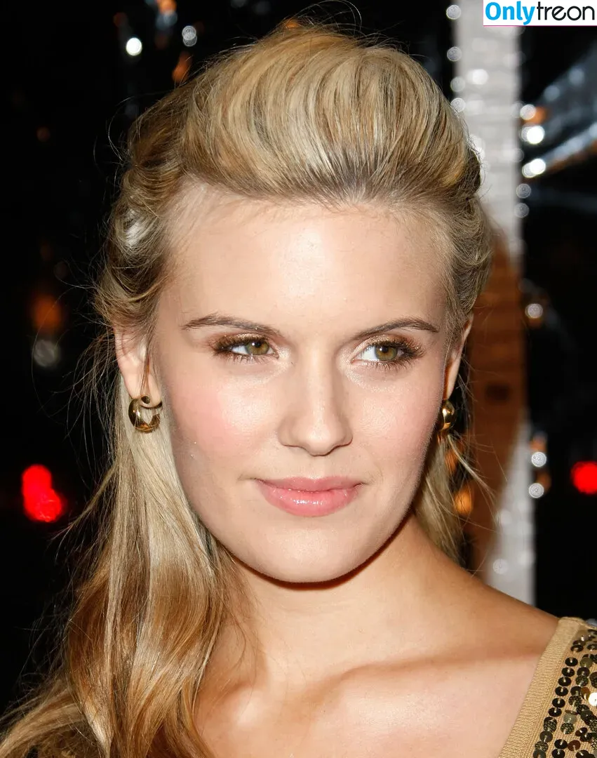 Maggie Grace голая photo #0027 (maggie.grace / maggiieegrace / magnussengrace)