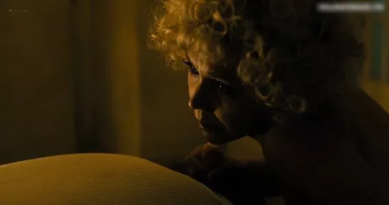 Maggie Gyllenhaal / mgyllenhaal фото голая #0043