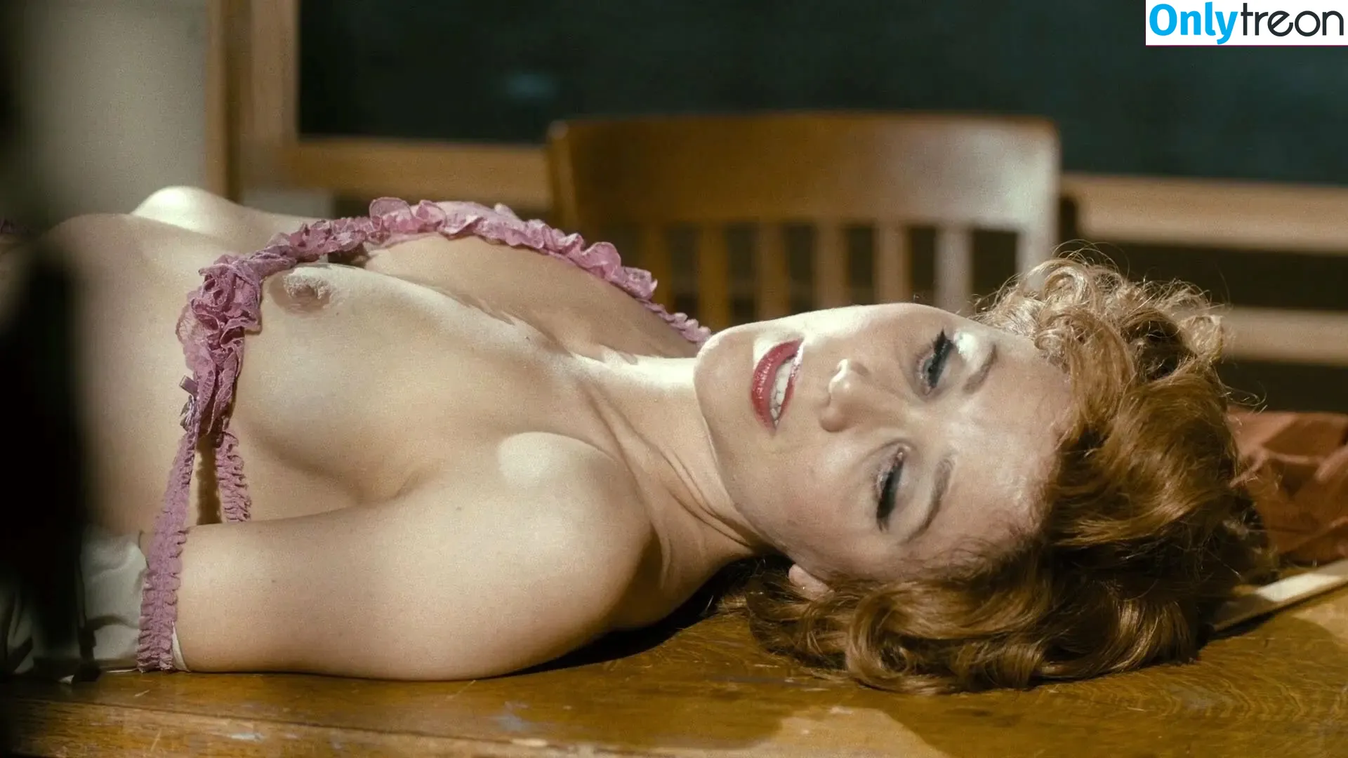 Maggie Gyllenhaal nude photo #0151 (mgyllenhaal)