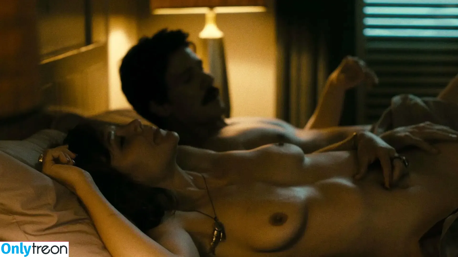 Maggie Gyllenhaal nude photo #0152 (mgyllenhaal)