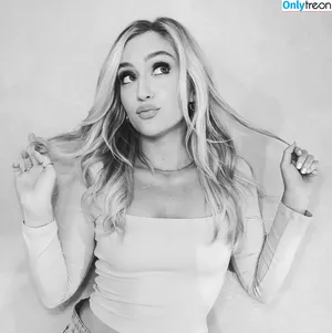 Maggie Sajak / maggiesajak фото голая #0010