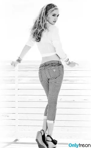 Maggie Sajak / maggiesajak фото голая #0023