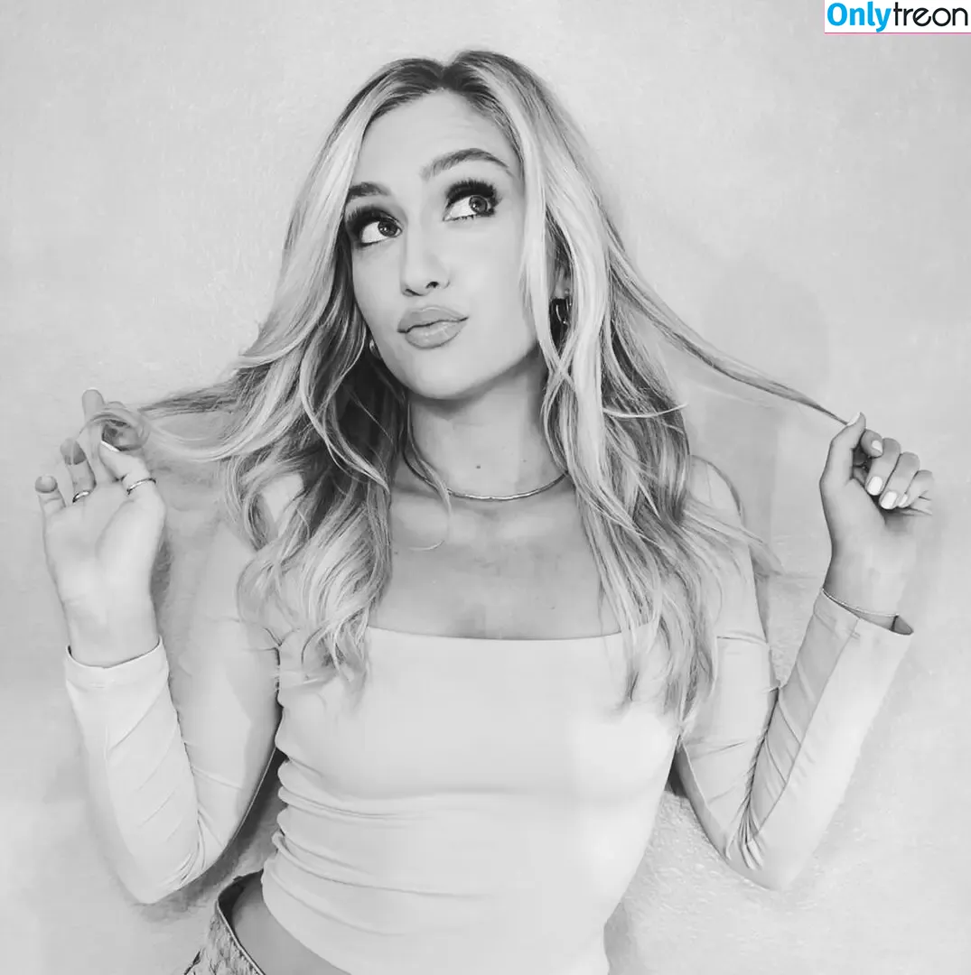 Maggie Sajak nude photo #0010 (maggiesajak)