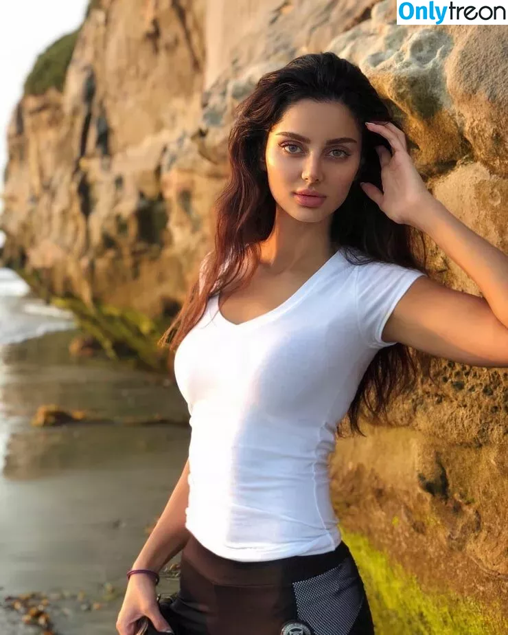 Mahlagha Jaberi nude photo #0015 (mahlaghajaberi)