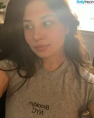 Mahmoojen nude photo #0026