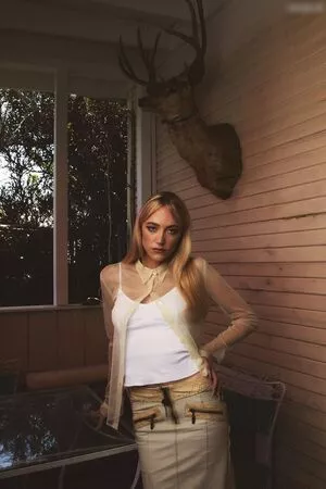 Maika Monroe / maikamonroe фото голая #0128