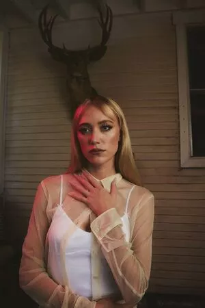 Maika Monroe / maikamonroe фото голая #0138