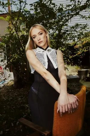 Maika Monroe / maikamonroe фото голая #0141