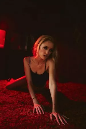 Maika Monroe / maikamonroe фото голая #0144