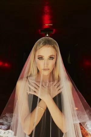 Maika Monroe / maikamonroe фото голая #0145