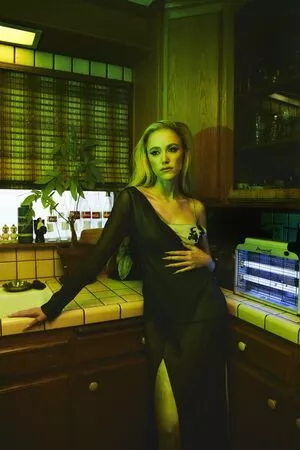Maika Monroe / maikamonroe фото голая #0146