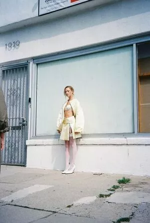 Maika Monroe / maikamonroe фото голая #0188