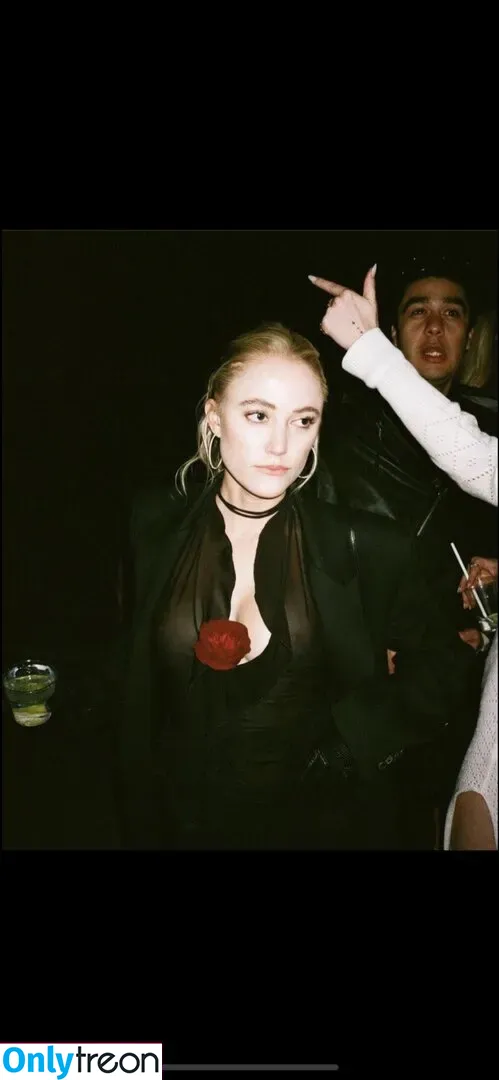 Maika Monroe голая photo #0021 (maikamonroe)