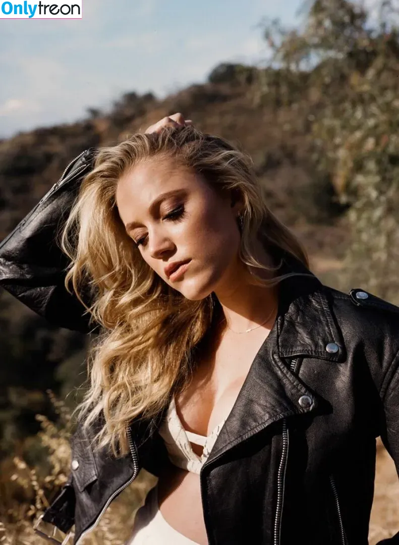 Maika Monroe голая photo #0038 (maikamonroe)