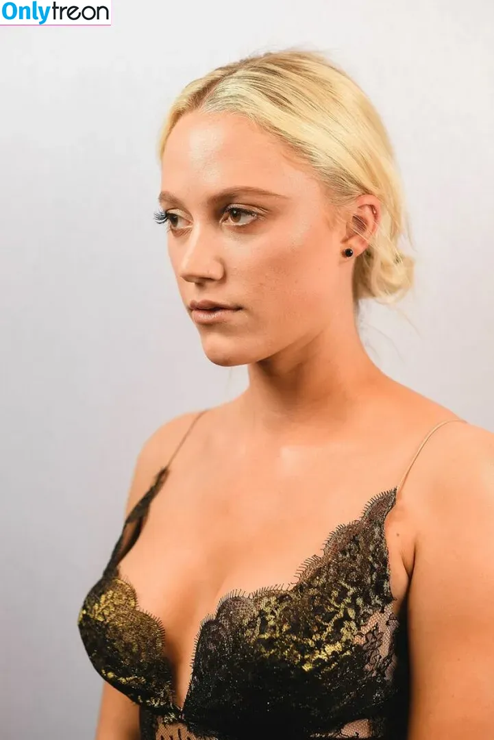 Maika Monroe голая photo #0051 (maikamonroe)