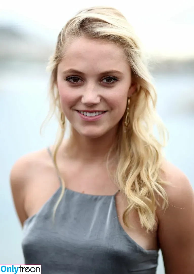 Maika Monroe голая photo #0054 (maikamonroe)