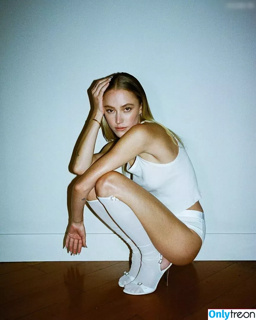 Maika Monroe nude photo #0122 (maikamonroe)