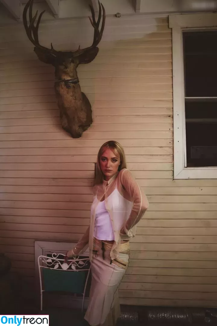 Maika Monroe nude photo #0127 (maikamonroe)