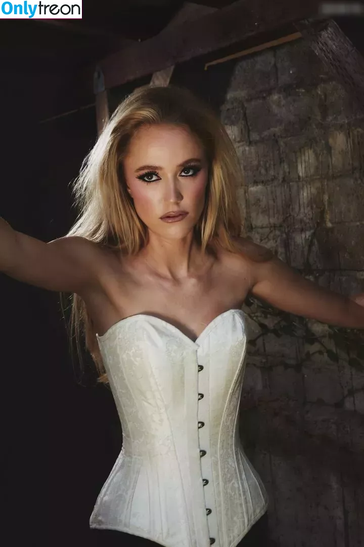 Maika Monroe nude photo #0129 (maikamonroe)