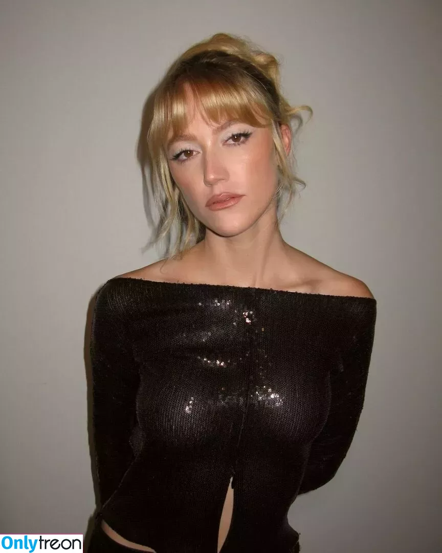 Maika Monroe nude photo #0135 (maikamonroe)