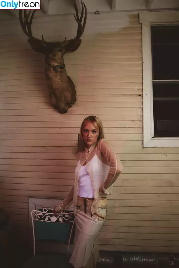 Maika Monroe nude photo #0137 (maikamonroe)