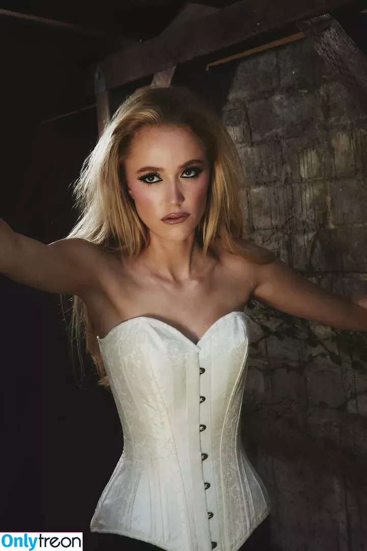 Maika Monroe голая photo #0143 (maikamonroe)