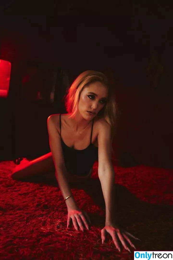 Maika Monroe голая photo #0144 (maikamonroe)