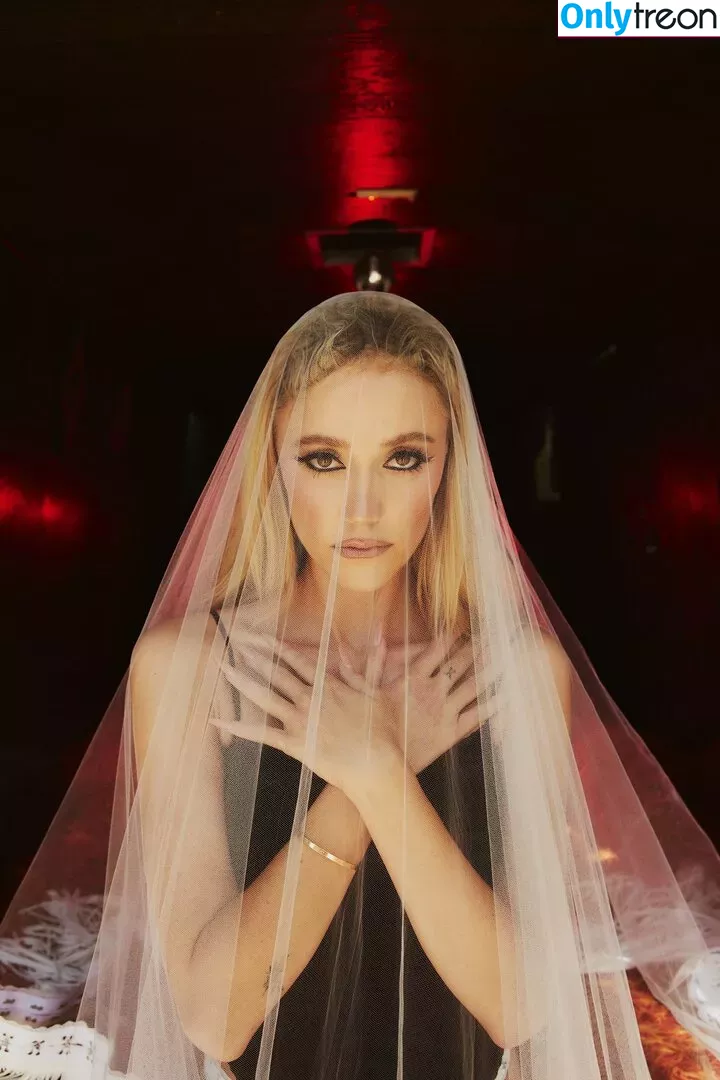 Maika Monroe голая photo #0145 (maikamonroe)