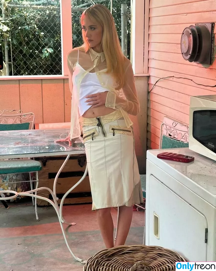 Maika Monroe голая photo #0154 (maikamonroe)