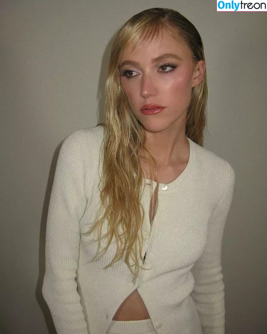 Maika Monroe голая photo #0155 (maikamonroe)